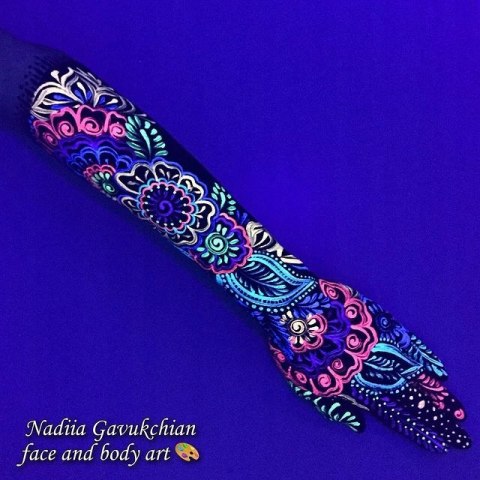 Farba do malowania twarzy i ciała GrimMaster UV NEON PASTEL PINK 32 g