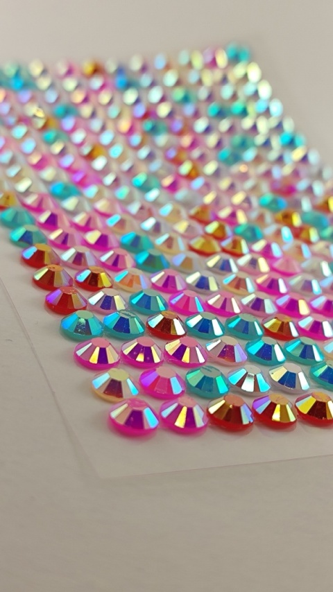 KRYSZTAŁKI AKRYLOWE SAMOPRZYLEPNE WIELOKOLOROWE LUSTRZANE 260 szt - 6 mm