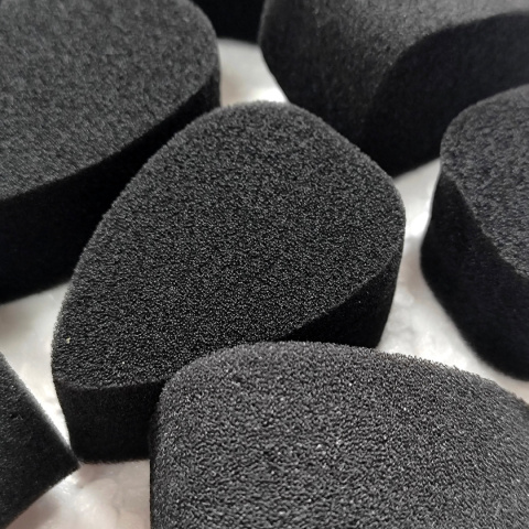 GĄBKI PŁATKOWE CZARNE DO MALOWANIA TWARZY i CIAŁA 10 szt