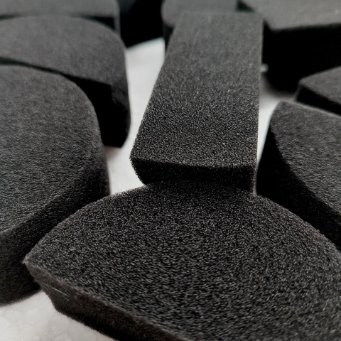 Gąbki półokrągłe czarne do malowania twarzy i ciała 10 szt