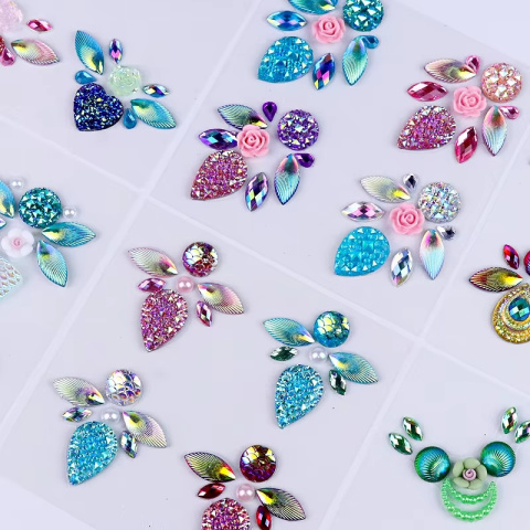 Naklejki błyszczące kryształki kolorowe 3D na twarz Face Gems