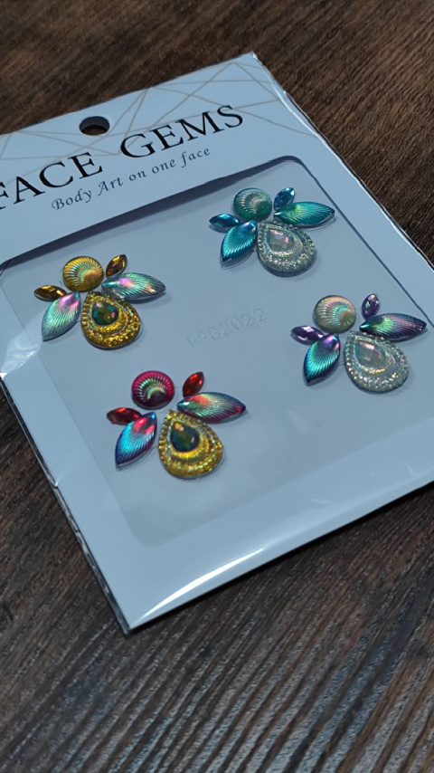 Naklejki błyszczące kryształki kolorowe 3D na twarz Face Gems