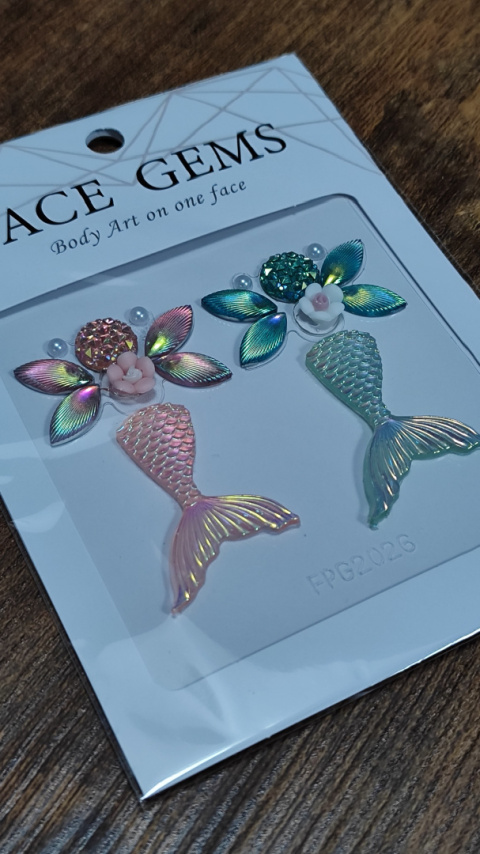 Naklejki błyszczące kryształki kolorowe 3D na twarz Face Gems